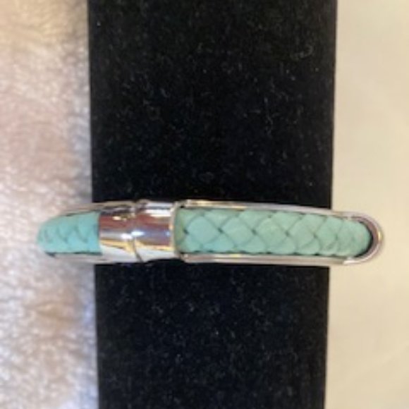 Charming Charlie Mint Sea Foam Silver Plate Pre Layered Chain Necklace Set - Picture 4 of 8